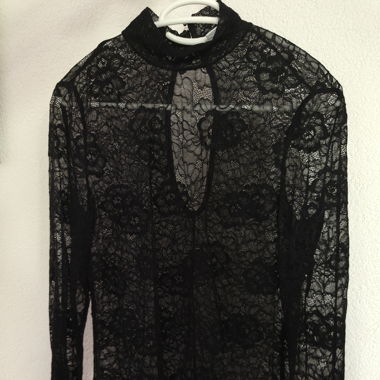 Top in pizzo nero