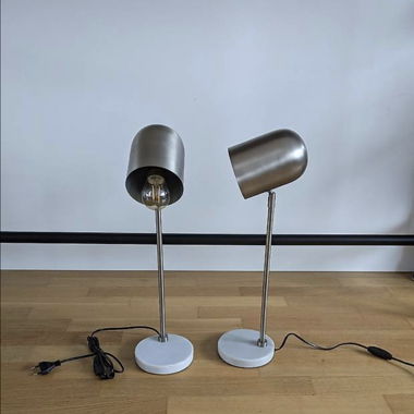Zwei Nachttischlampen im Altmessing-Look (je 50.-)