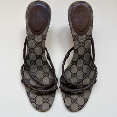Sandales à talons Gucci avec monogramme