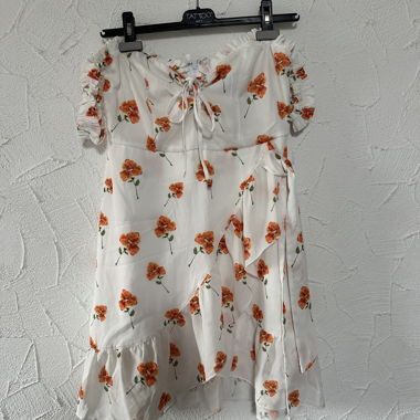 Abito estivo NA-KD floreale con spalle scoperte