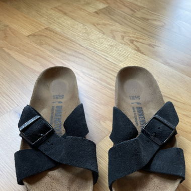 Schwarze Birkenstocks