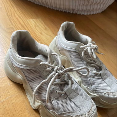 Baskets beiges