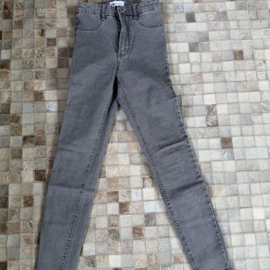 Graue Skinny Jeans
