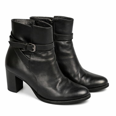 Looking for low-heel queens?