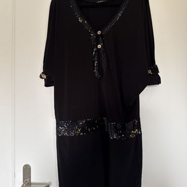 Abito nero con paillettes