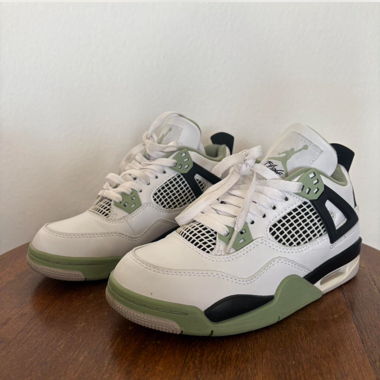 Jordan 4 Retro gischtgrün UK size 5