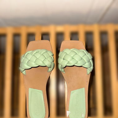 Elegant slippers