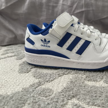 Adidas low forum Schuhe