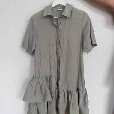 Robe chemise à volant COS