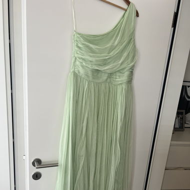 Elegantes Abend- & Ballkleid von Lace & Beads 