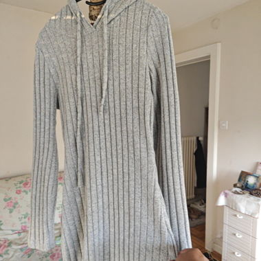 Sweatkleid mit Kapuze