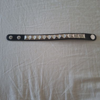 Bracelet à clous noir