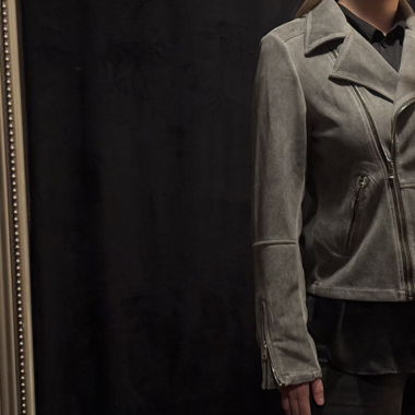 GRAUE JACKE
