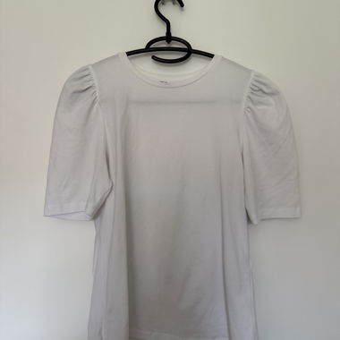 White T-shirt with puff sleeves