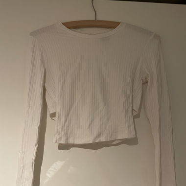 Croptop mit Rückenausschnitt
