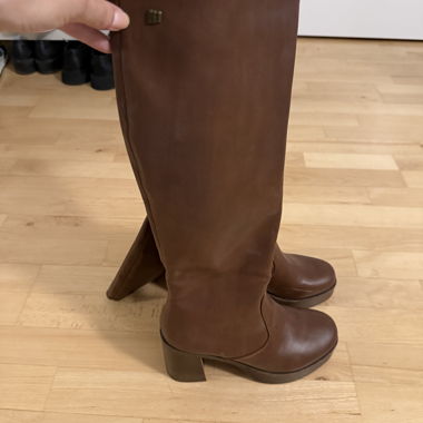 Hohe Stiefel