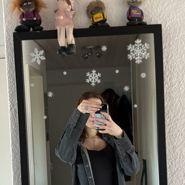 Dunkle Jeansjacke von H&M