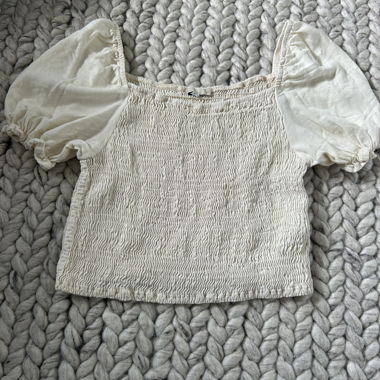 Brandy Melville Top mit Pufferärmel 