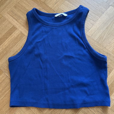 Blaues top