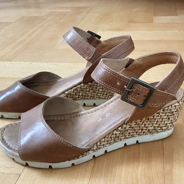 Leather high heel shoes (platform)