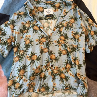 Hawaiihemd mit Ananas