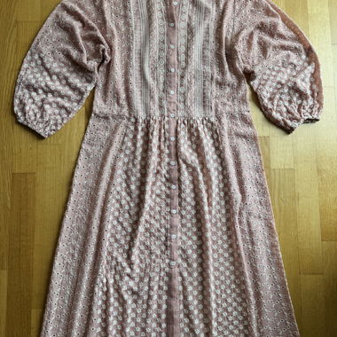 ZARA Sommerkleid mit Blumenstickerei– Größe M