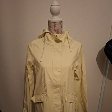 Gelbe Regenjacke