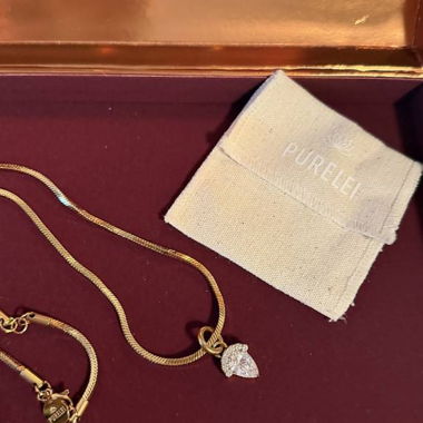 Collier doré avec pendentif