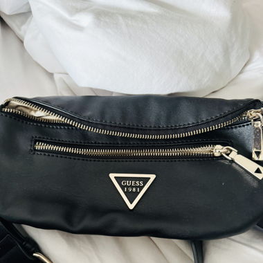Guess Bauchtasche schwarz
