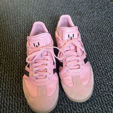 Pinke Adidas Sambas
