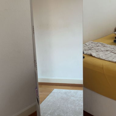 Rotating Jewelry Mirror