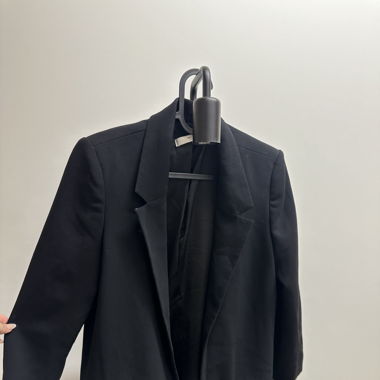 MANGO – Schwarzer Blazer mit Schulterpolster –