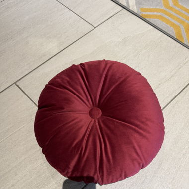 Coussin IKEA rouge 