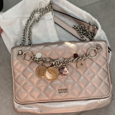 Sac bandoulière Guess rose