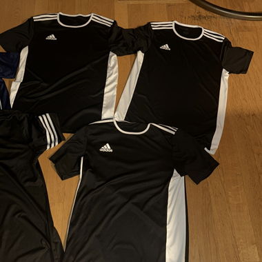 T-shirts adidas pour le sport