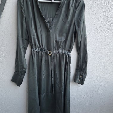 Abito verde a maniche lunghe