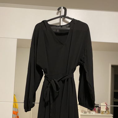 Schwarzes Kleid 
