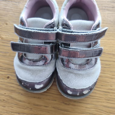 Chaussures enfants argentées avec scratch 23