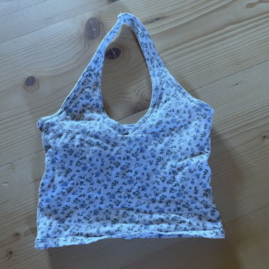 Floral weisses halter nack top