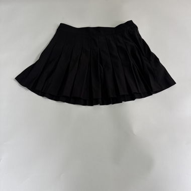 Black pleated mini skirt