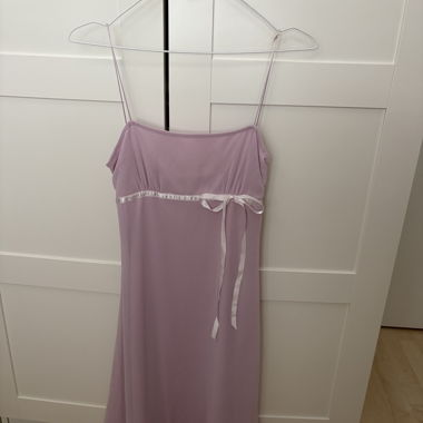 Lila Satinkleid mit Trägern y2k 