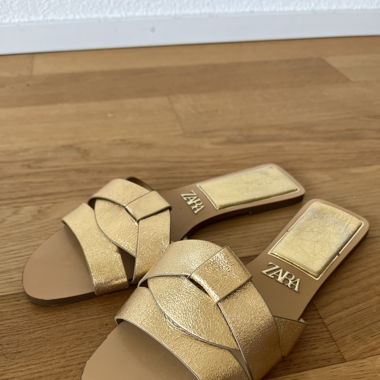 Goldene Zara Sandalen