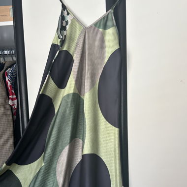 Langes elegantes kleid aus der Toscana