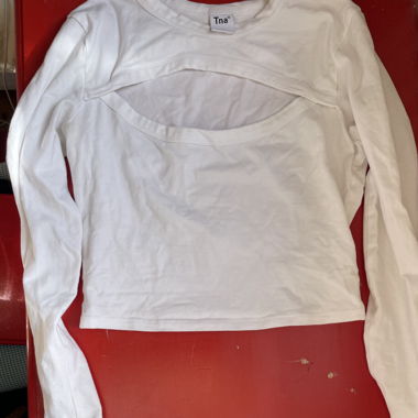 TNA Aritzia langarm Shirt mit Cutout