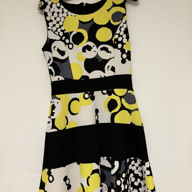 Farbiges Sommerkleid