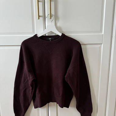 Uniqlo plum burgundy sweater M