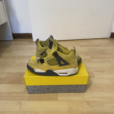 Jordan 4 Lightning
