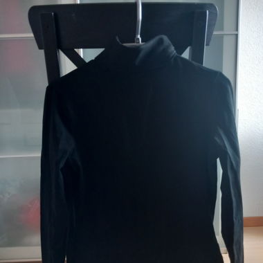 Schwarzer Kragenpulli S