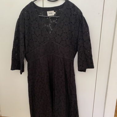 Robe noire NOTSHY en dentelle