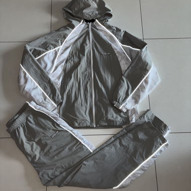 Ensemble coupe-vent gris